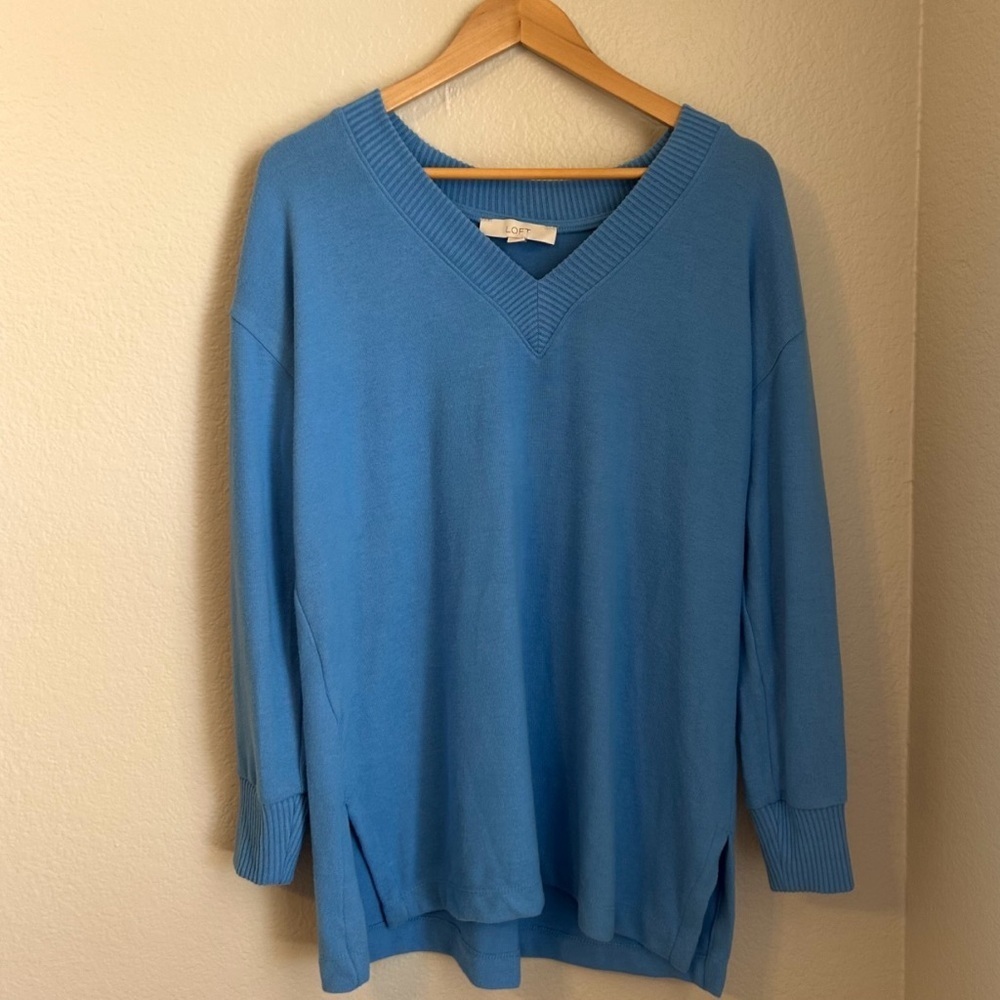 NWT, Loft Women’s V-Neck Lightweight Oversized Pullover Blue Sweater, Size Large